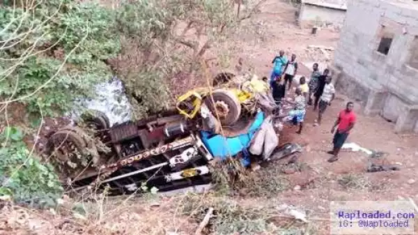 Two People Killed in Trailer Accident this Morning in Enugu (See Graphic Photos)